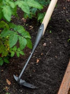 Gardener's Lifetime Half-Moon Hoe