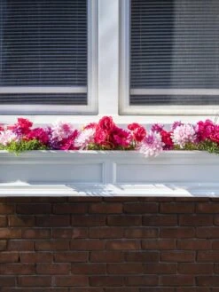 Fairfield Self-Watering Window Box, 5’ 14 Fairfield Self-Watering Window Box, 5’ -Default Template 3 8588938 106V tif