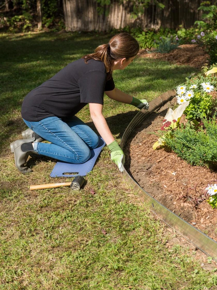 EasyFlex™ Aluminum Edging, 24' 1 EasyFlex™ Aluminum Edging, 24'